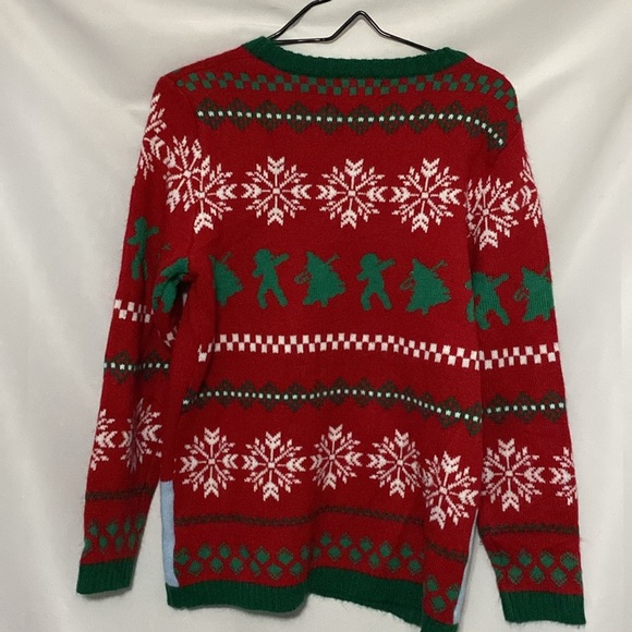 32 Degrees Red Holiday Sweater Size XL with Dabbing Gingerbread Snowflake Design - Picture 8 of 10